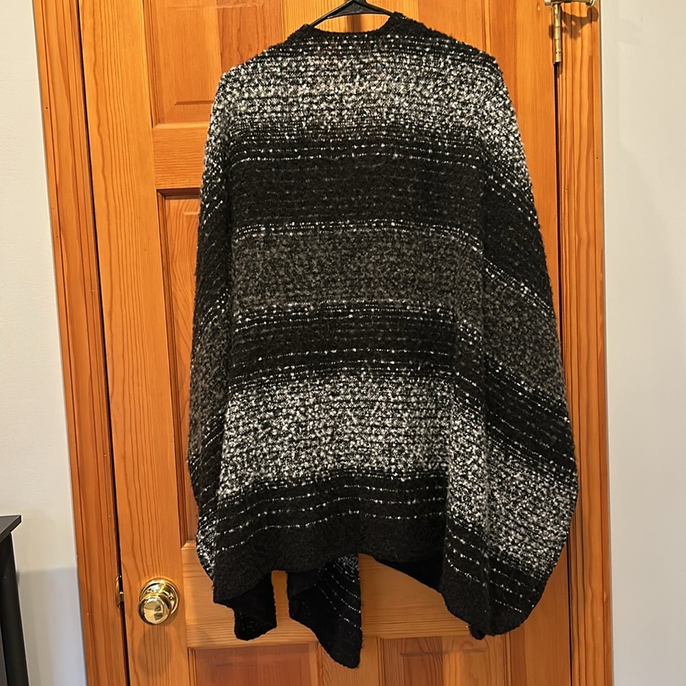 Woolrich Cozy Blanket Wrap Black Gray White One Size - Picture 5 of 6